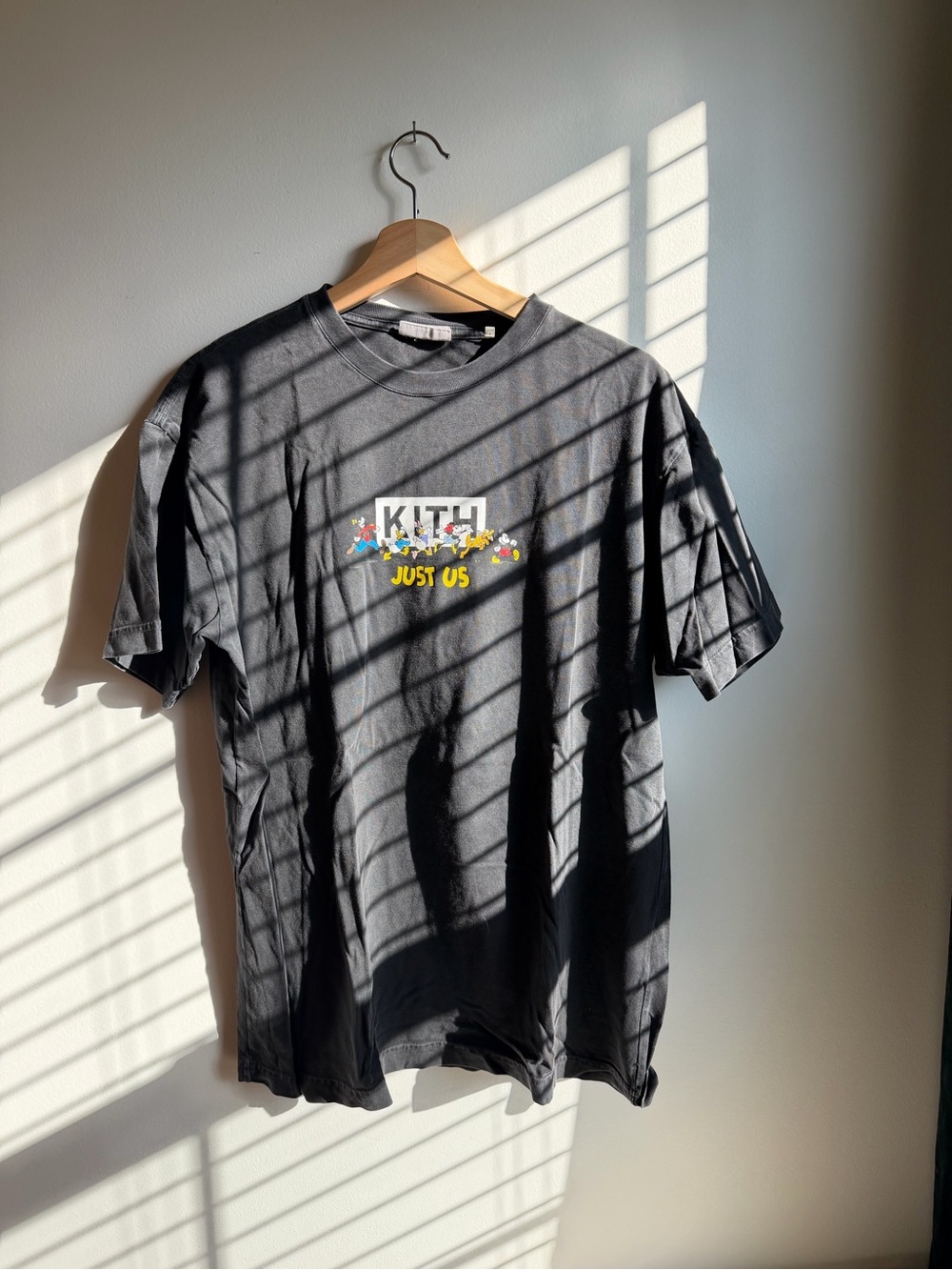 Kith X Disney Just Us Mickey Minnie Goofy Donald Tshirt Medium RARE Streetwear